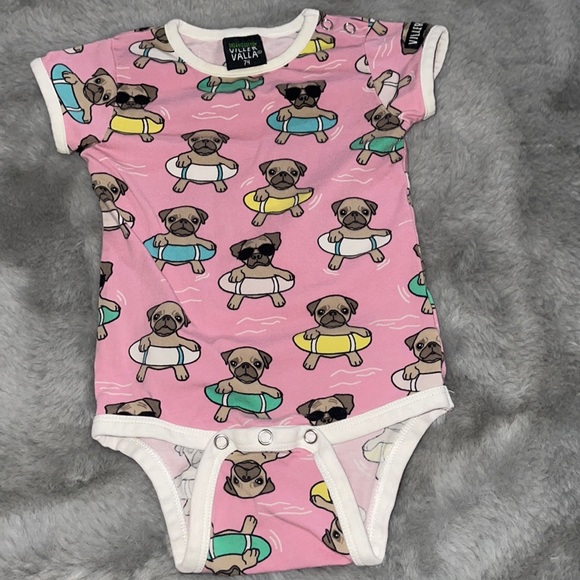 Villervalla Other - Villervalla Organic Bodysuit PUGS Sz 74/ 6/12M Swimming Rings